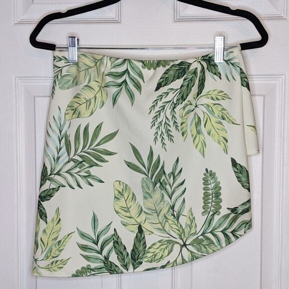 PrettyLittleThing Green Leaves Print Asymmetrical Mini Skirt UK 16 US 12 - Picture 12 of 12
